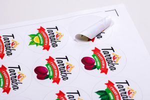 Изготовление наклеек - технологии, виды и особенности
