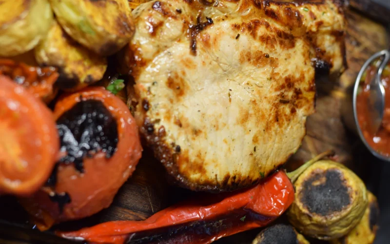 Ты не одинок: еще 378 человек заказали доставку шашлыка в Киеве после 20:00