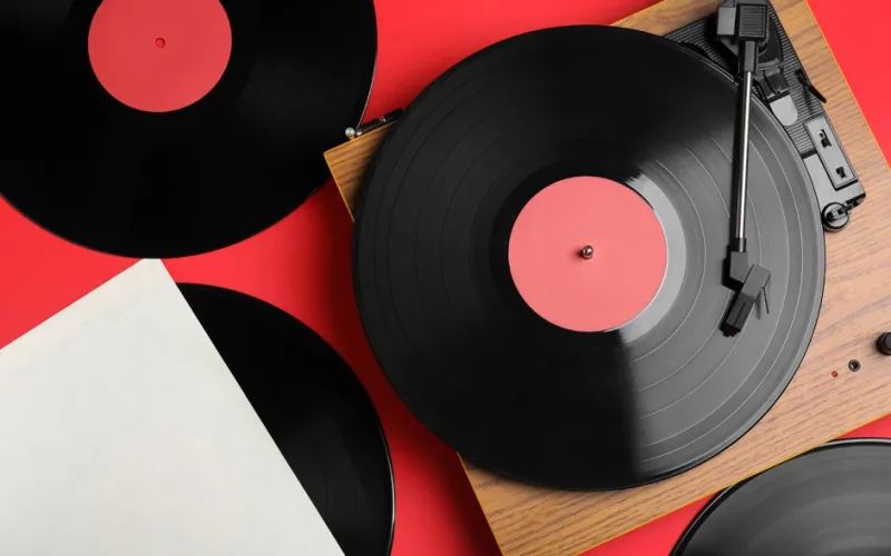 Найкращі причини почати слухати вінілові платівки